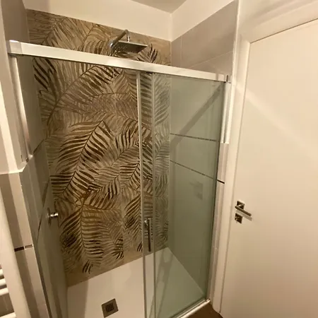 아파트 Elegante & Quarenghi *